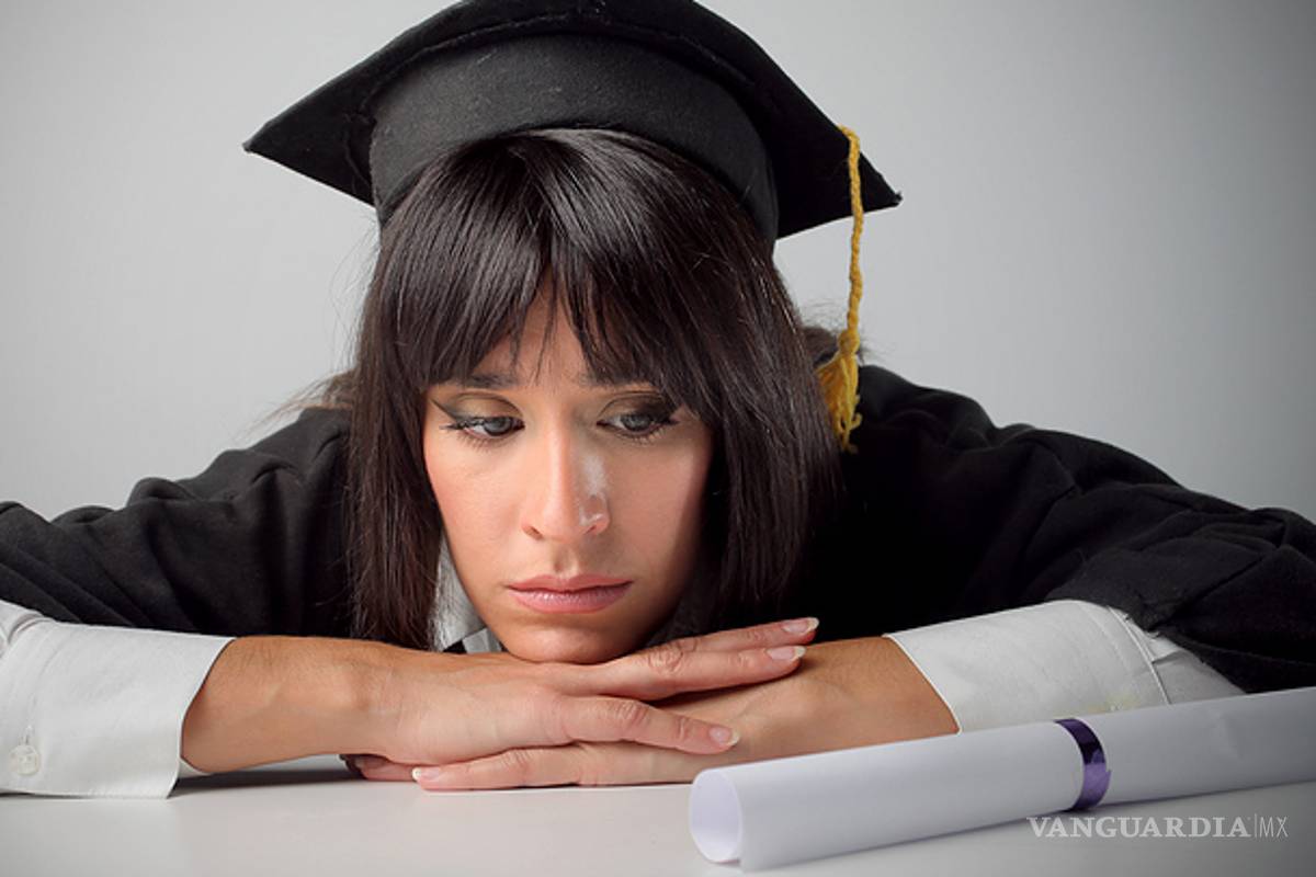 Aumentan los profesionistas informales que ganan poco