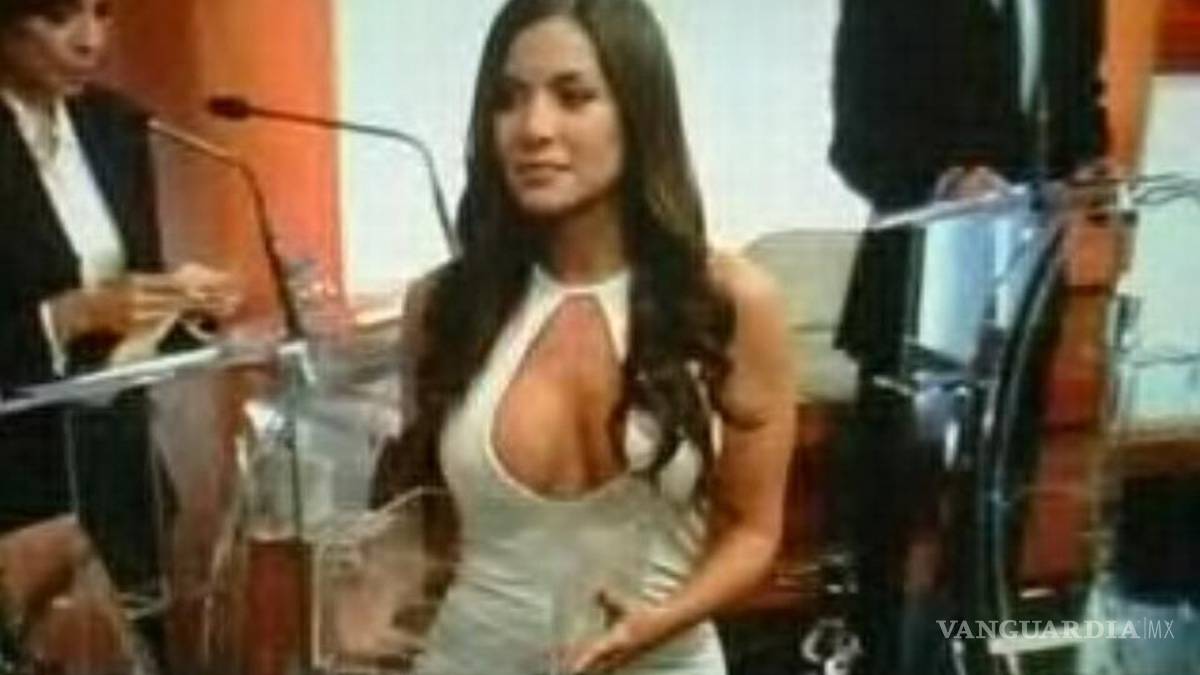 La edecán en el debate del IFE, Julia Orayen