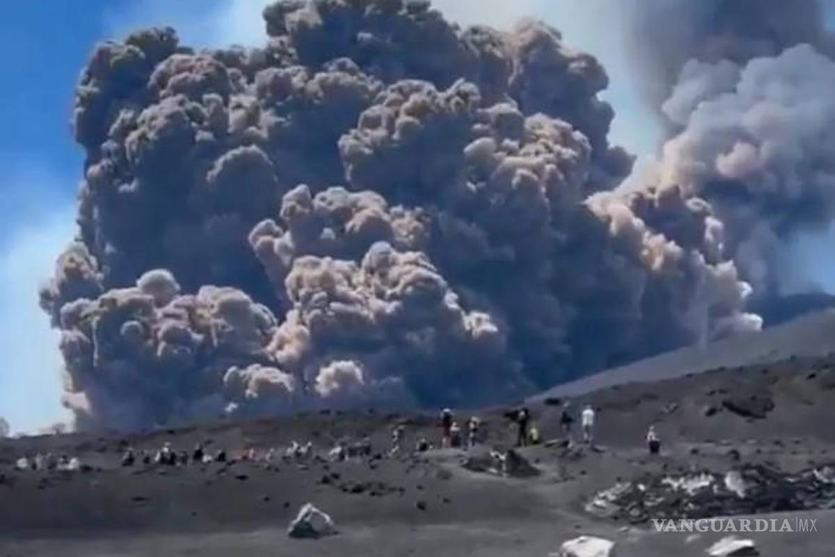 El Monte Etna en Italia entra en erupción y genera pánico entre los turistas