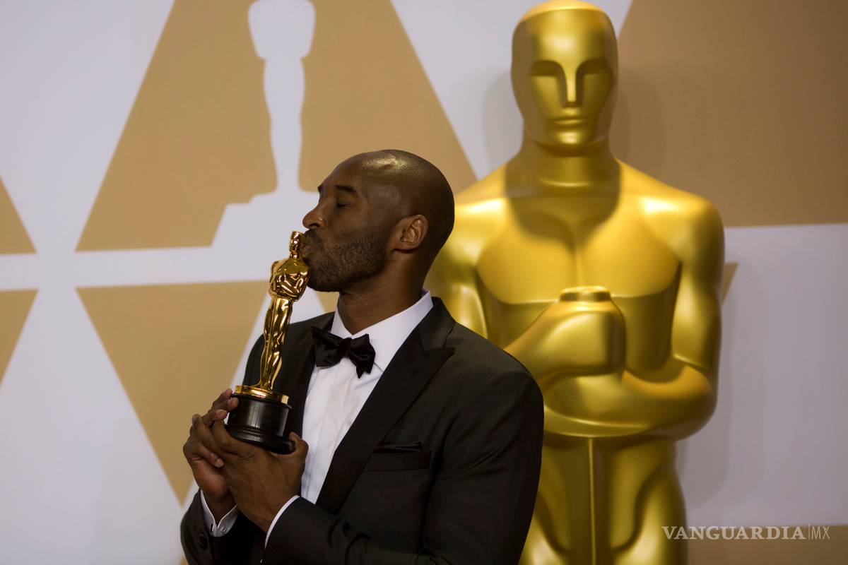 Mientras Kobe sigue sin creer el Oscar, LeBron no descarta uno