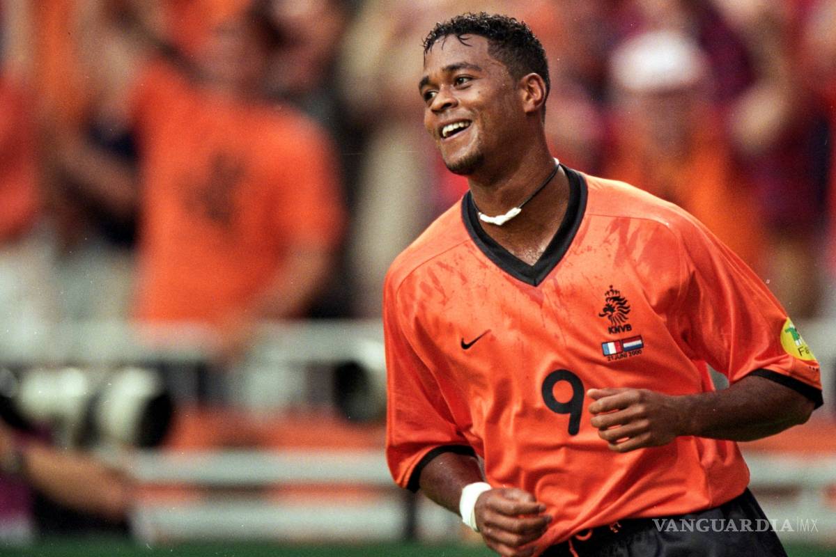 A Patrick Kluivert le hubiera jugar con el América