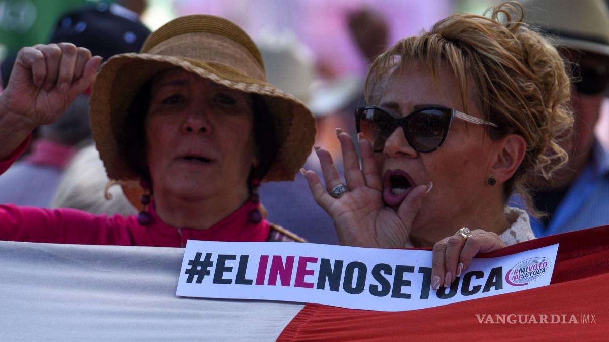 Así toman las calles y plazas miles de mexicanos para defender al INE (Fotos)