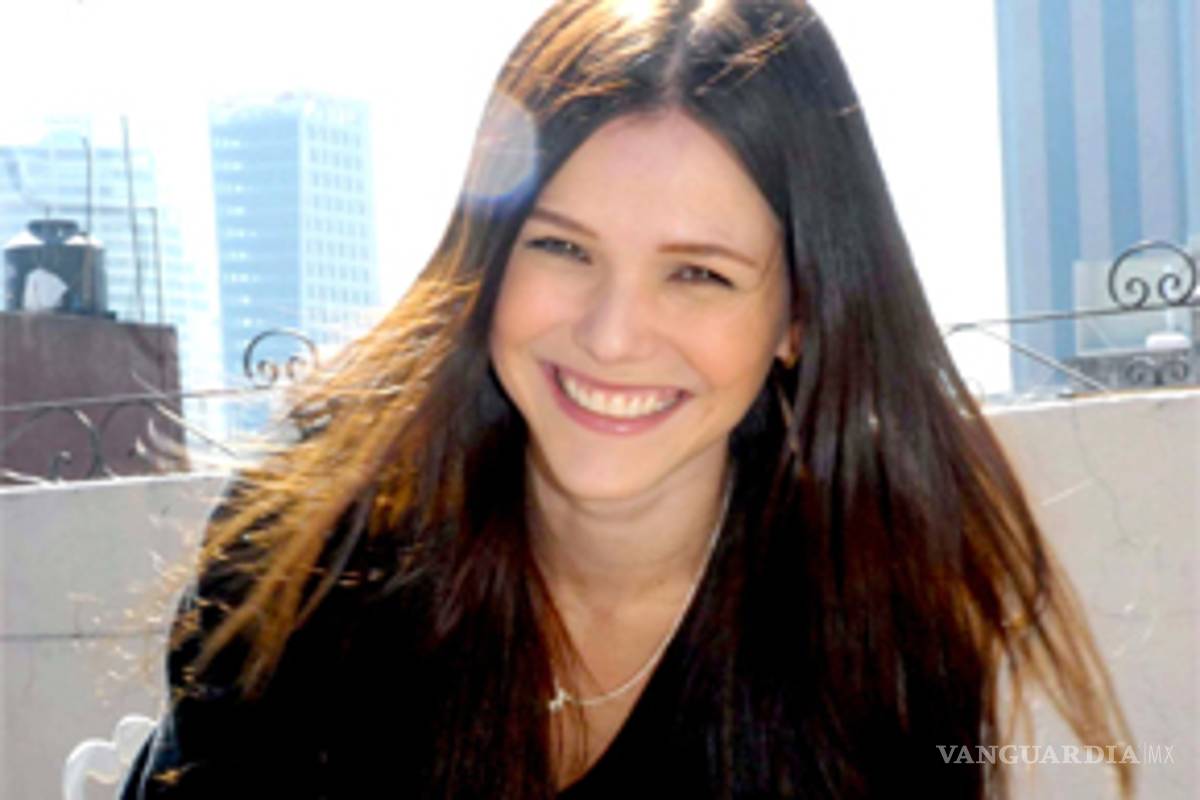 Retoma Kika Edgar temas que hicieron éxito en su nuevo disco