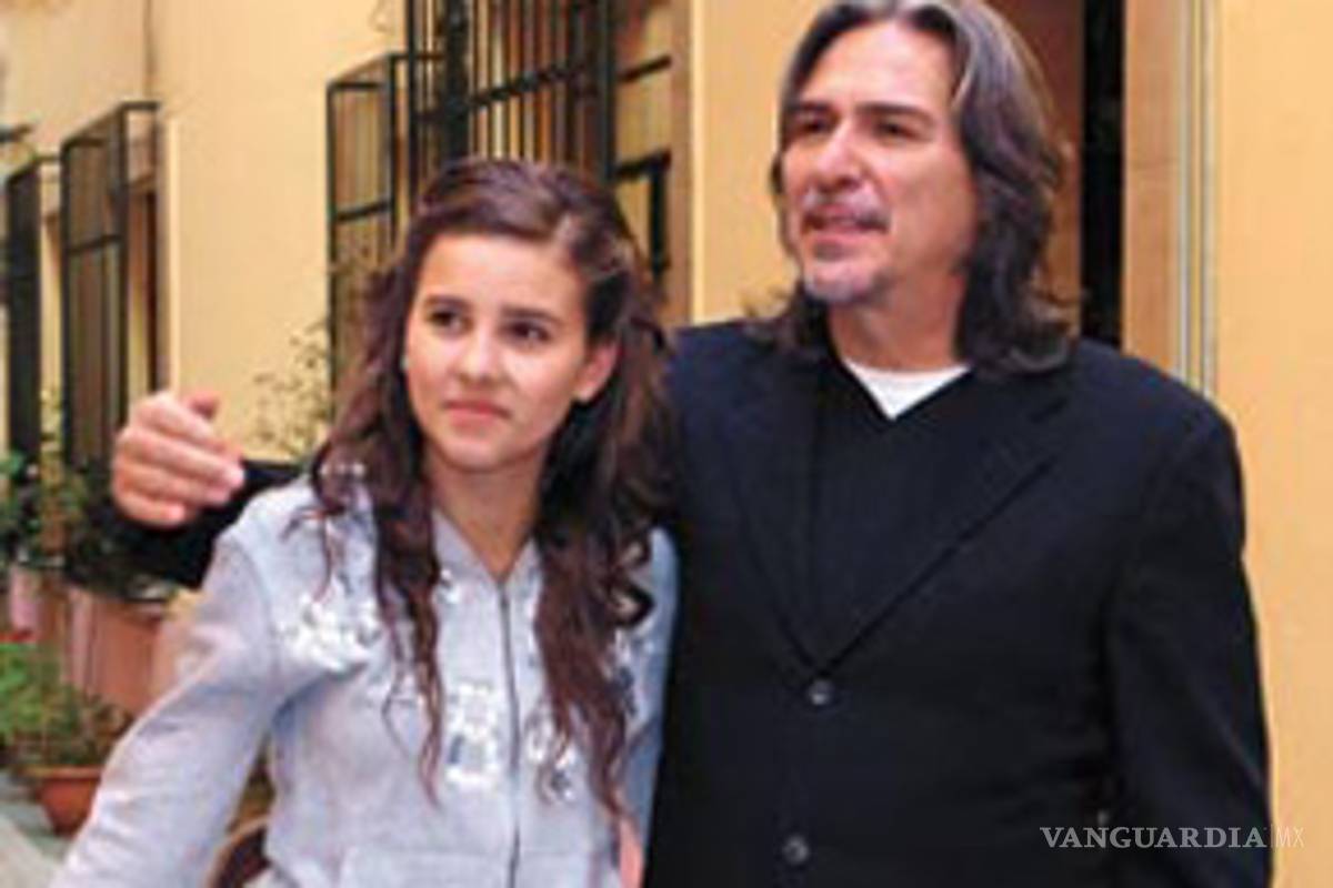 Pedro Damián con otra traviesa más