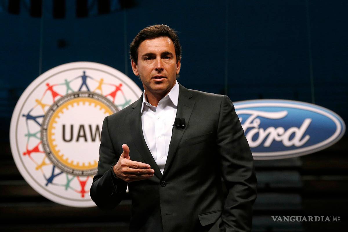 Ex director de Ford se retira con 51,1 millones de dólares