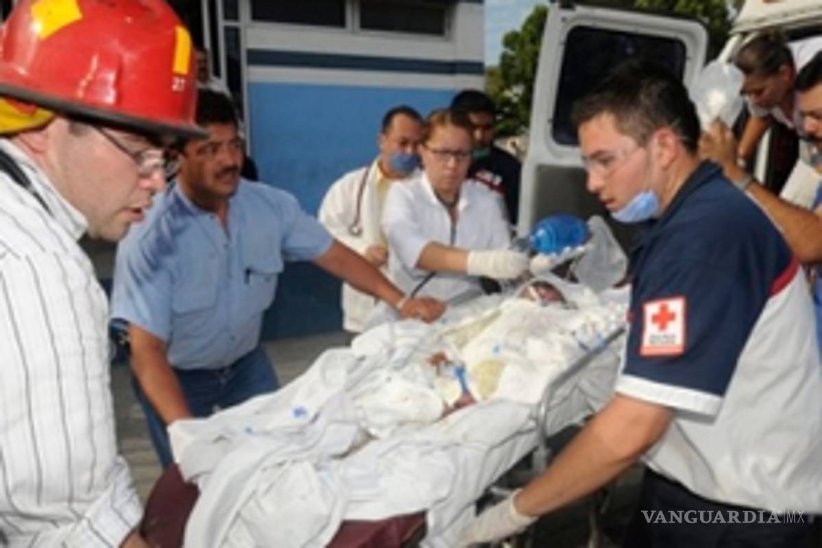 'Dejen de hacerse pen...', les dice médico del IMSS a padres de víctimas de ABC