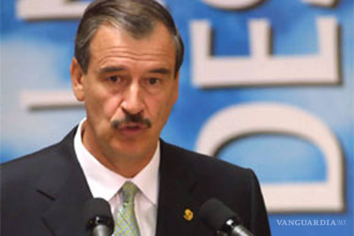 Fox llama 'baquetones' a diputados