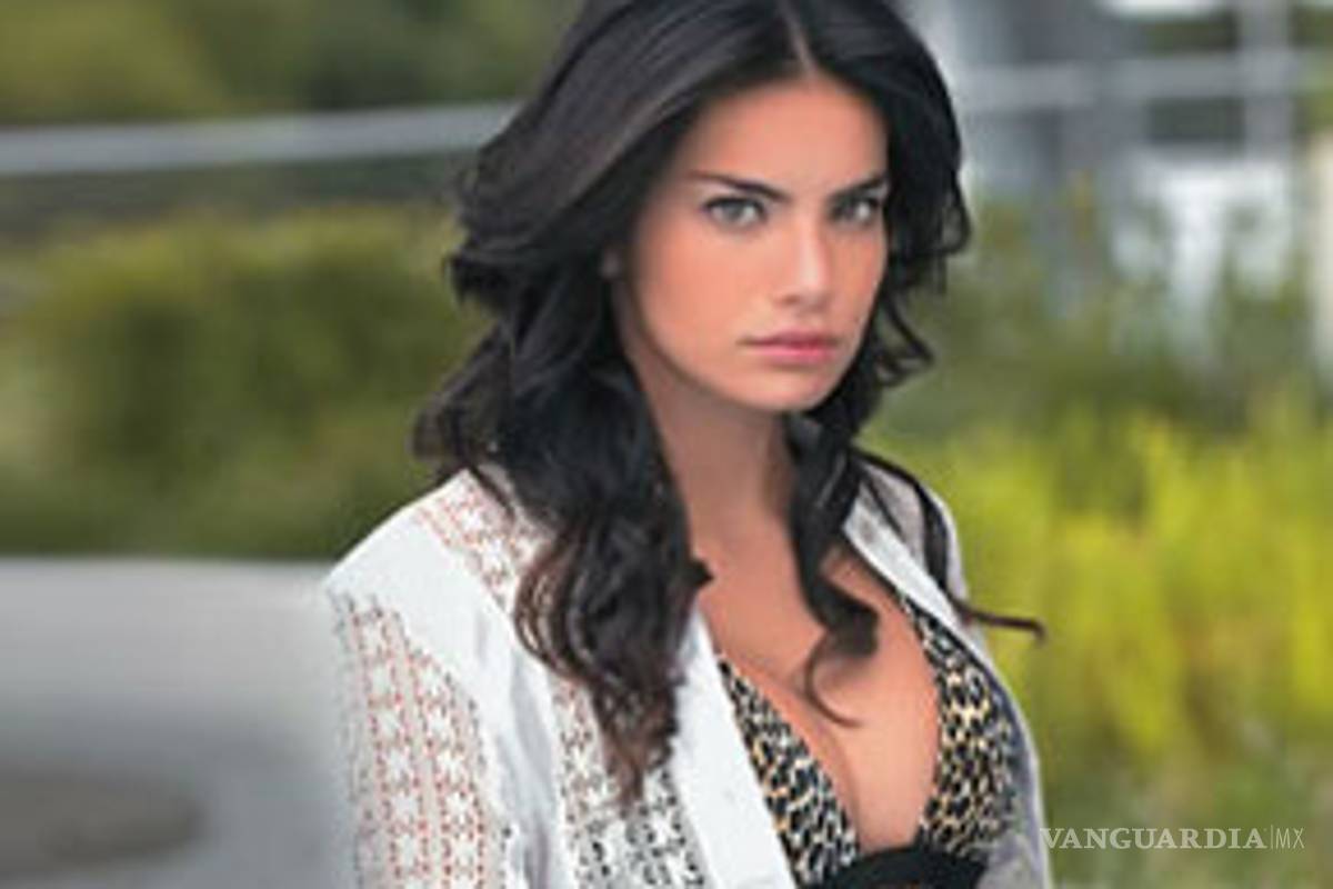 Novia de El Potrillo niega planes de boda