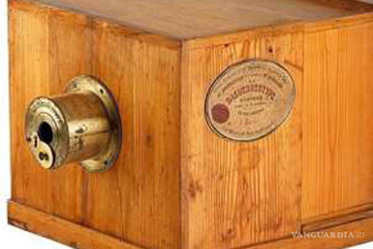 Cámara más antigua del mundo es subastada