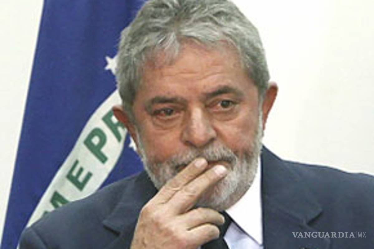 Lula deja de fumar tras crisis de hipertensión
