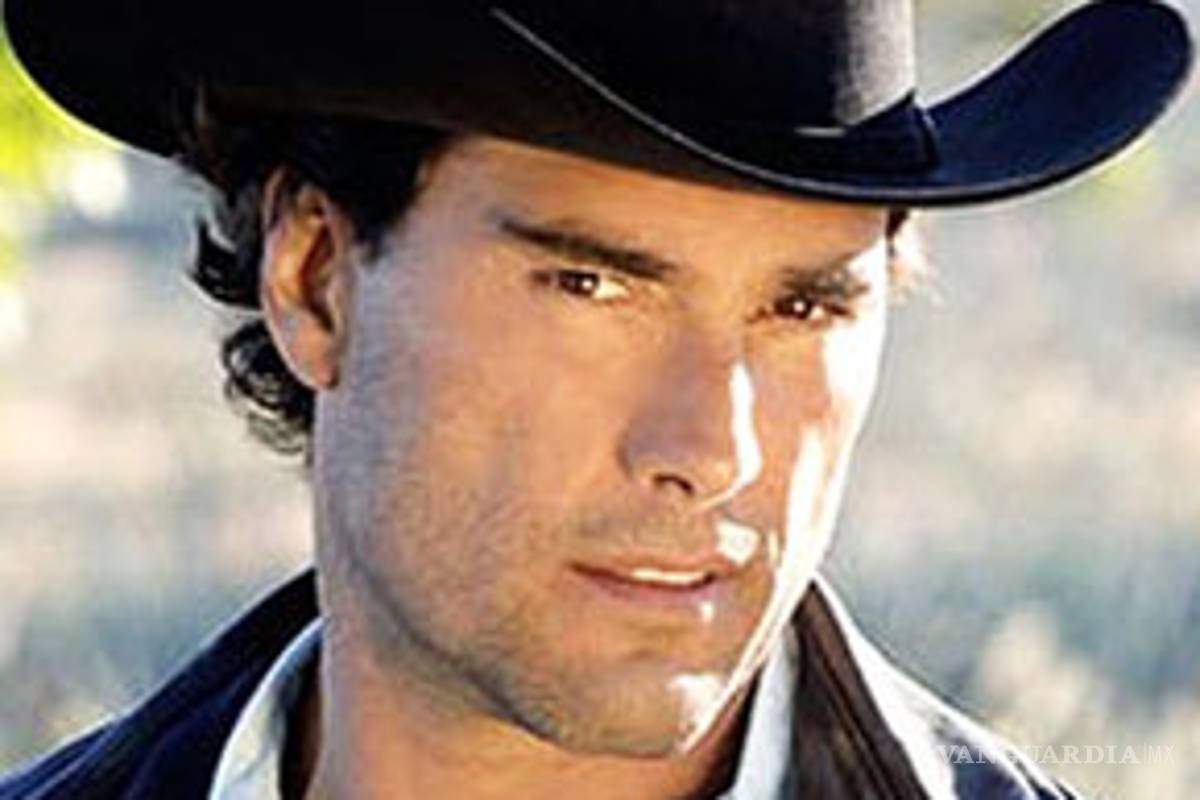 Hijo de Eduardo Yáñez, desnudo en internet