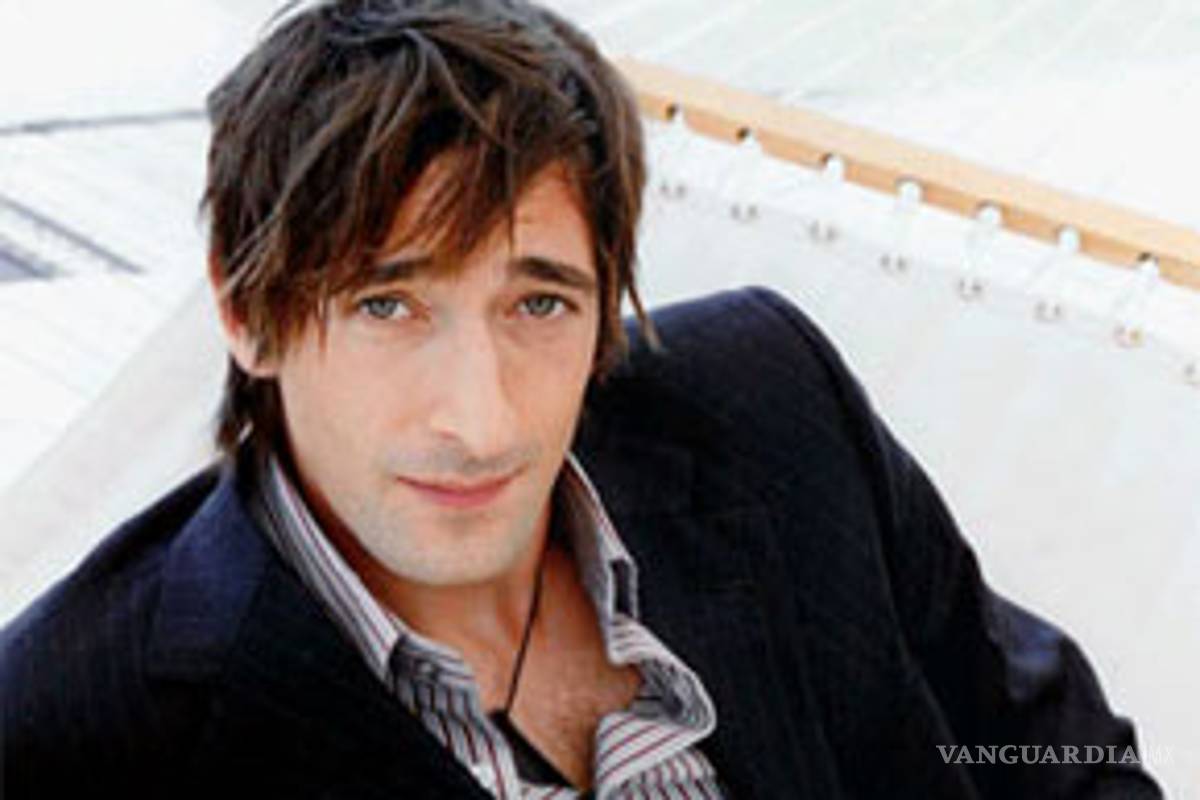 Muestra Adrien Brody sensibilidad y romanticismo en "Estafa de amor"