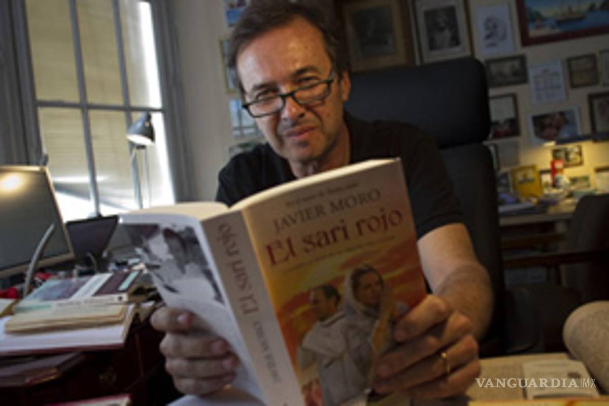 "El Sari Rojo", de Javier Moro, desata la polémica