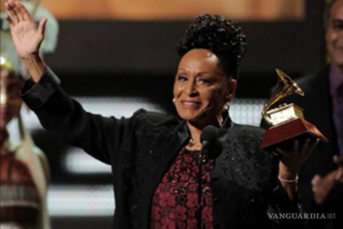 Elogia cantante Omara Portuondo saludo de Juan Gabriel