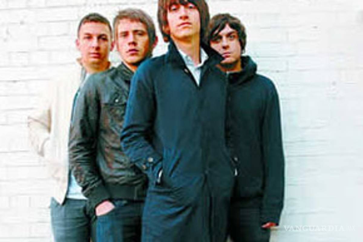 Arctic Monkeys alistan debut en México