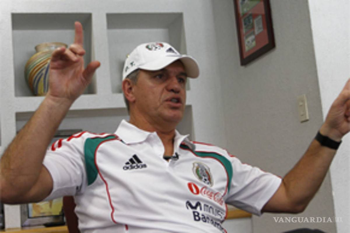 Aguirre quiere a Calderón en la inauguración