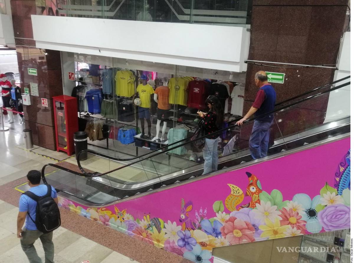 $!Autoridades detectan cargamentos completos de productos piratas que son almacenados en naves industriales.