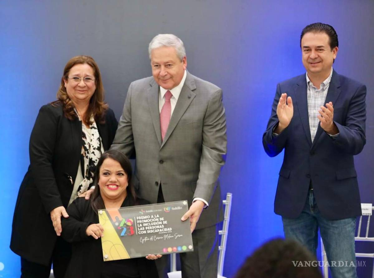 $!Cynthia del Carmen Molano Serna recibió su reconocimiento en el rubro de ‘Promotor de Inclusión en situación de Discapacida.