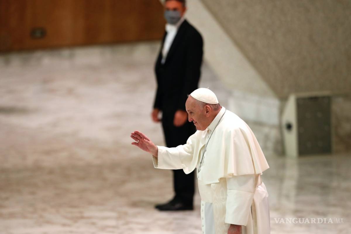 Papa Francisco culpa a la señora llamada COVID de obligarlo a mantener sana distancia