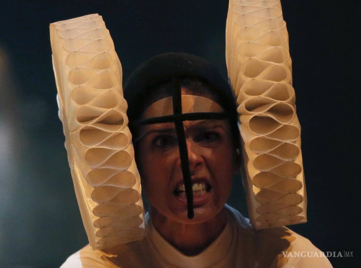 $!La actriz Beatriz Argüello en una escena de 'Numancia', en el Teatro Español con motivo del 400 aniversario de la muerte de Cervantes. EFE/Fernando Alvarado