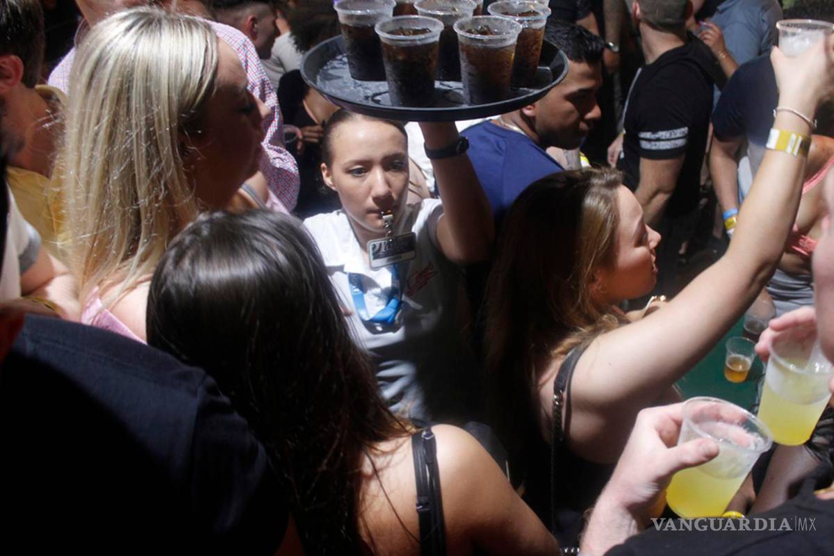 Tienen coronavirus 44 universitarios de EU que vacacionaron en México