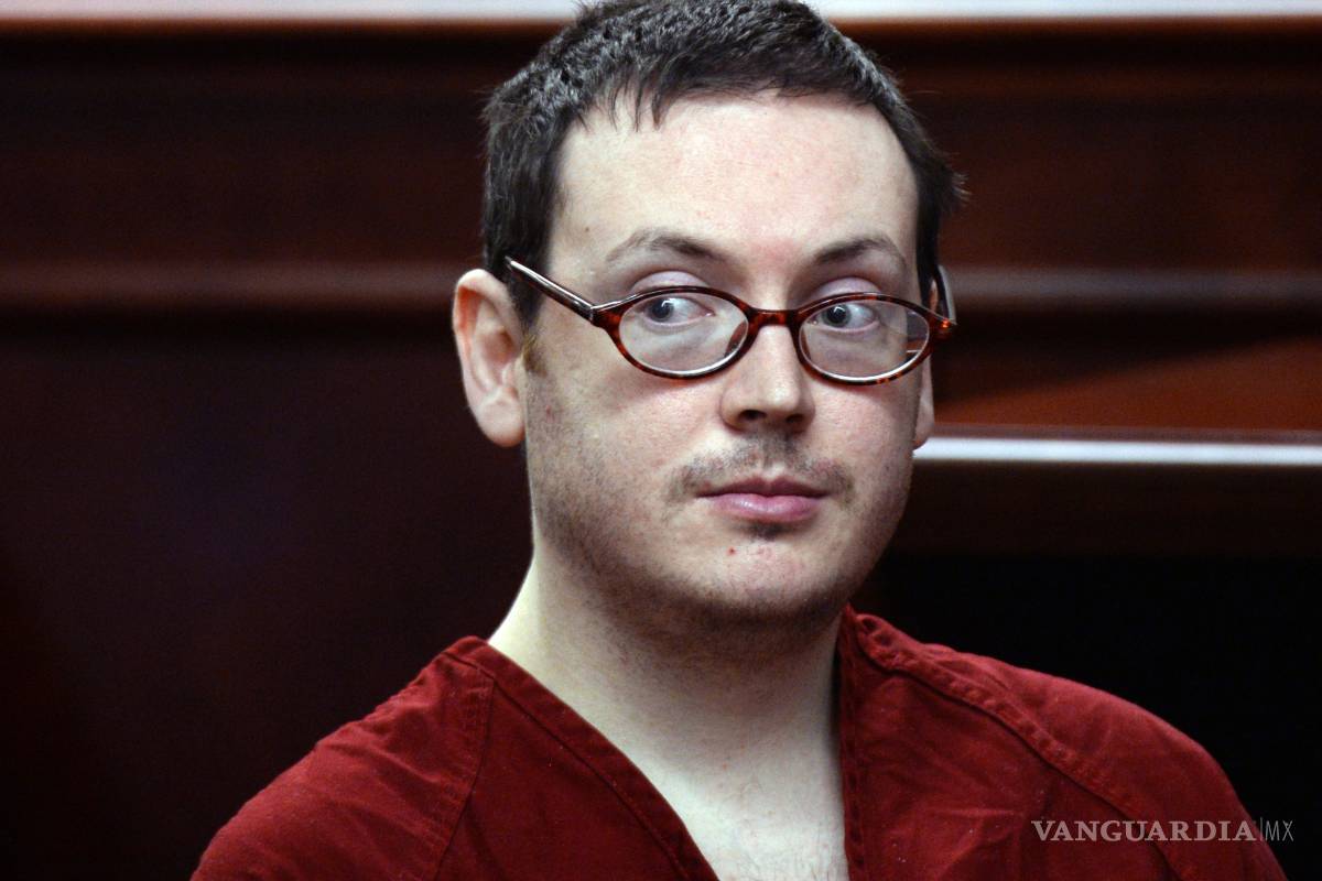 Agreden en prisión al atacante de cine en Colorado