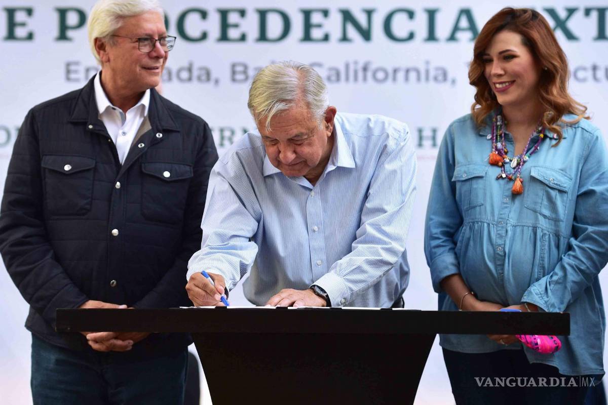 Regulariza AMLO los ‘autos chocolate’ para “mejorar las calles” del norte del país