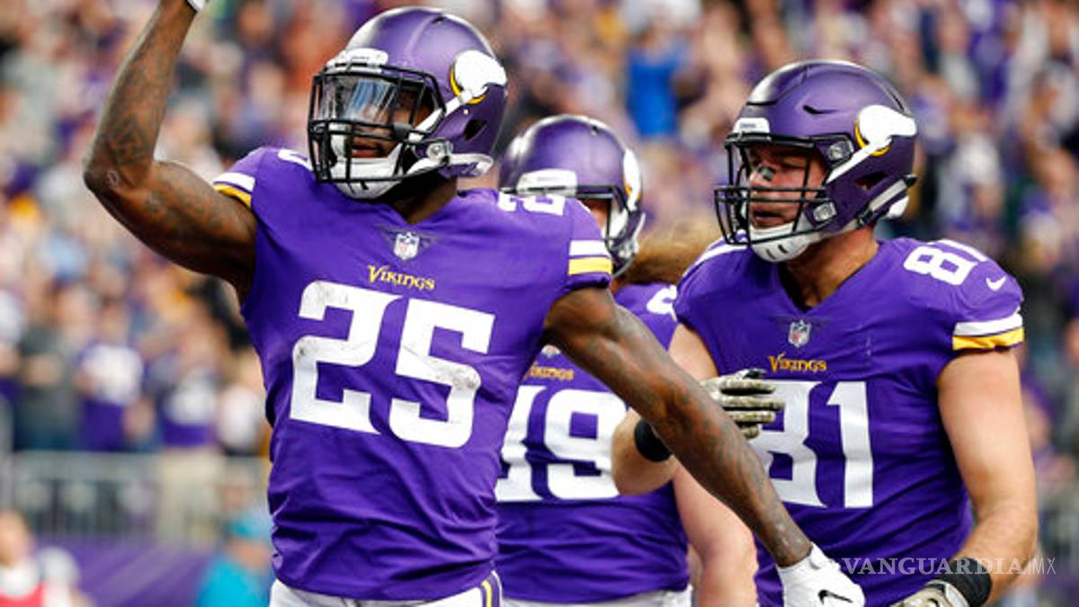 Vikings frenan a los Rams