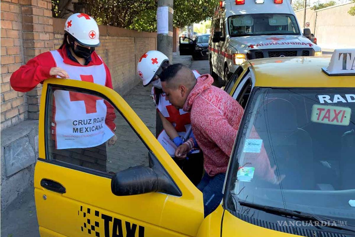 Pega a taxista y se escapa