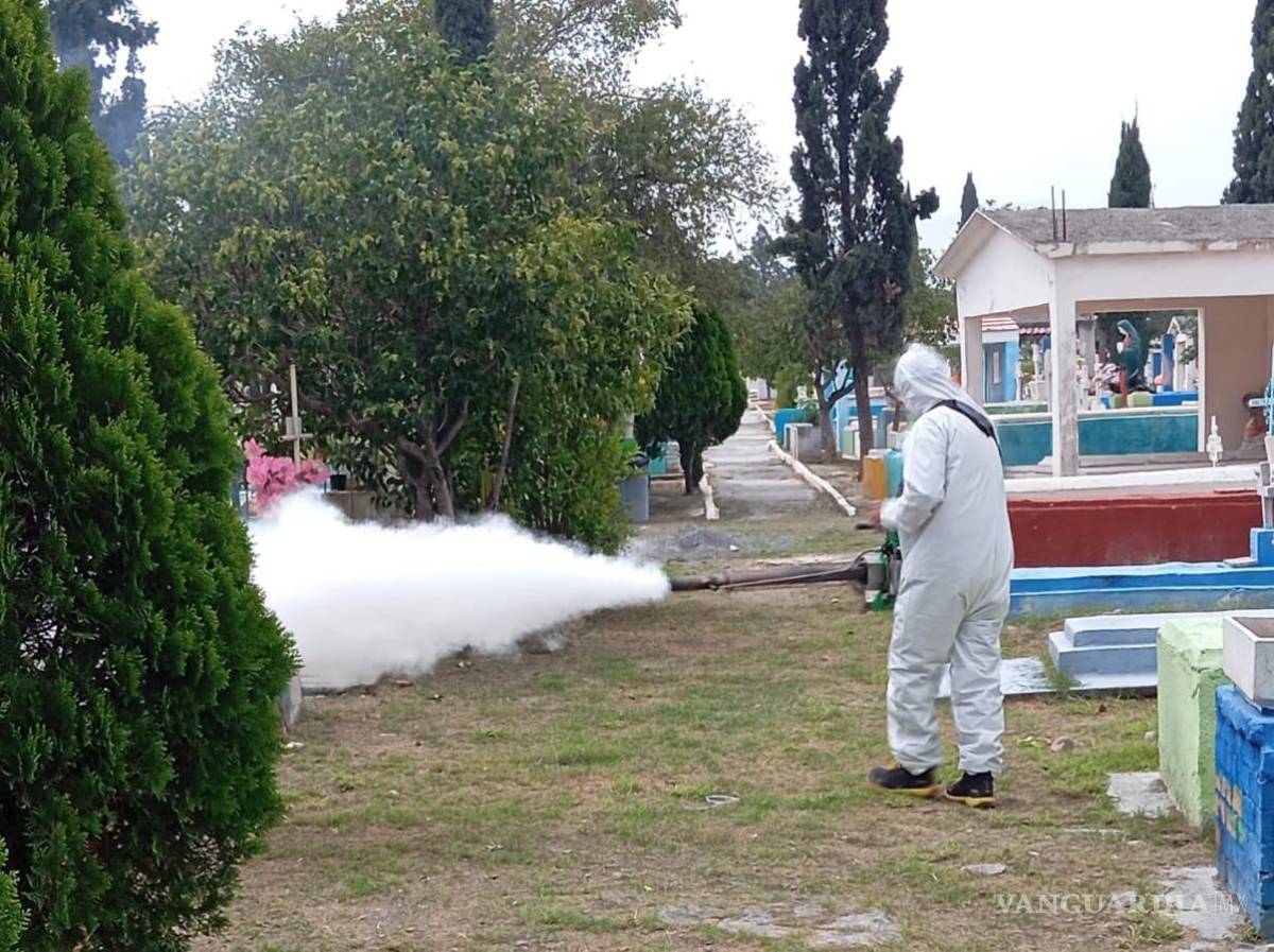 $!Las acciones buscan reducir la presencia de mosquitos y proteger la salud de las personas que visitarán los cementerios.