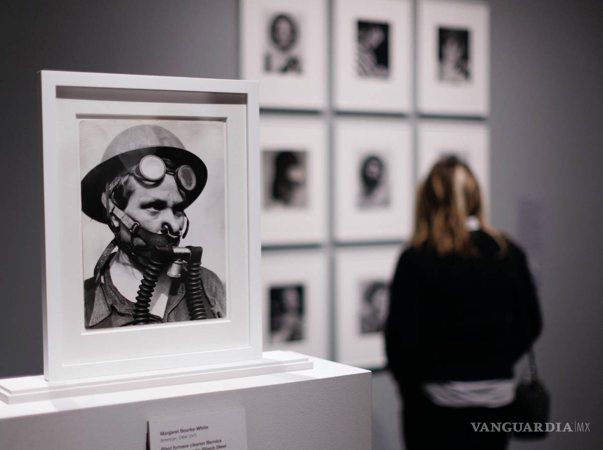 $!El retrato de la limpiadora de altos hornos Bernice Daunora, por la fotógrafa de Life Magazine Margaret Bourke-White en el Museo de Bellas Artes de Boston.