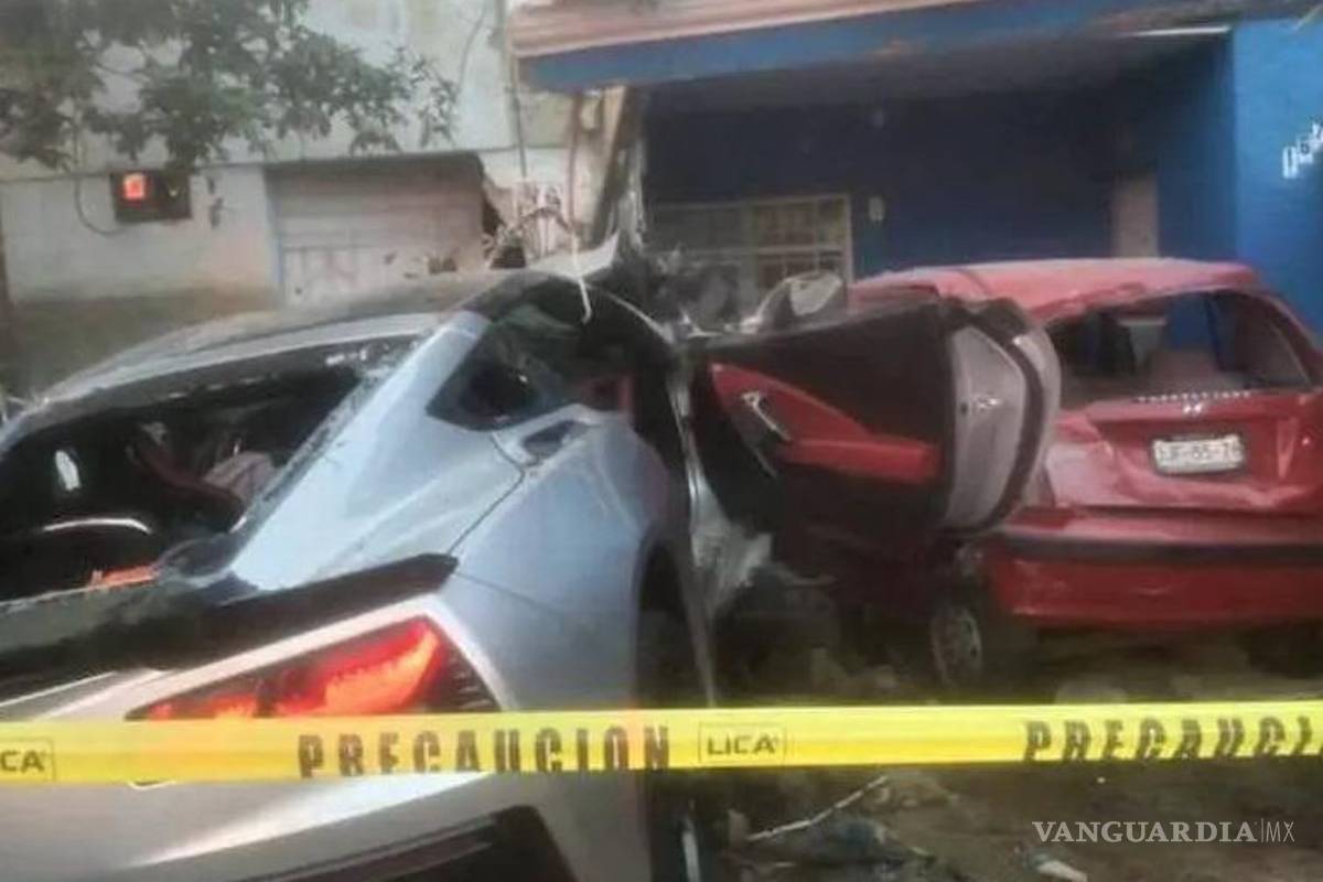 Mujer chocó su Corvette de más de 2 millones de pesos en la casa de su ex por despecho