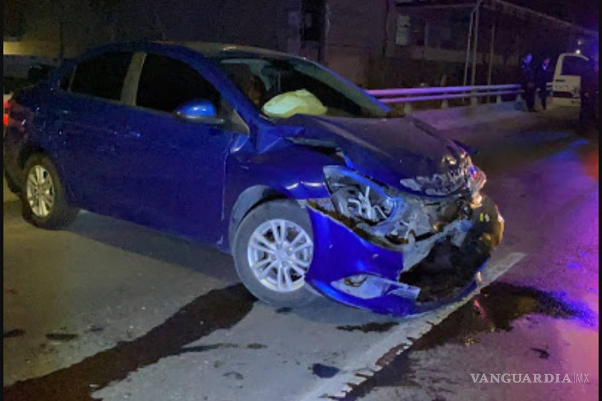 Choca mujer por ir a exceso de velocidad