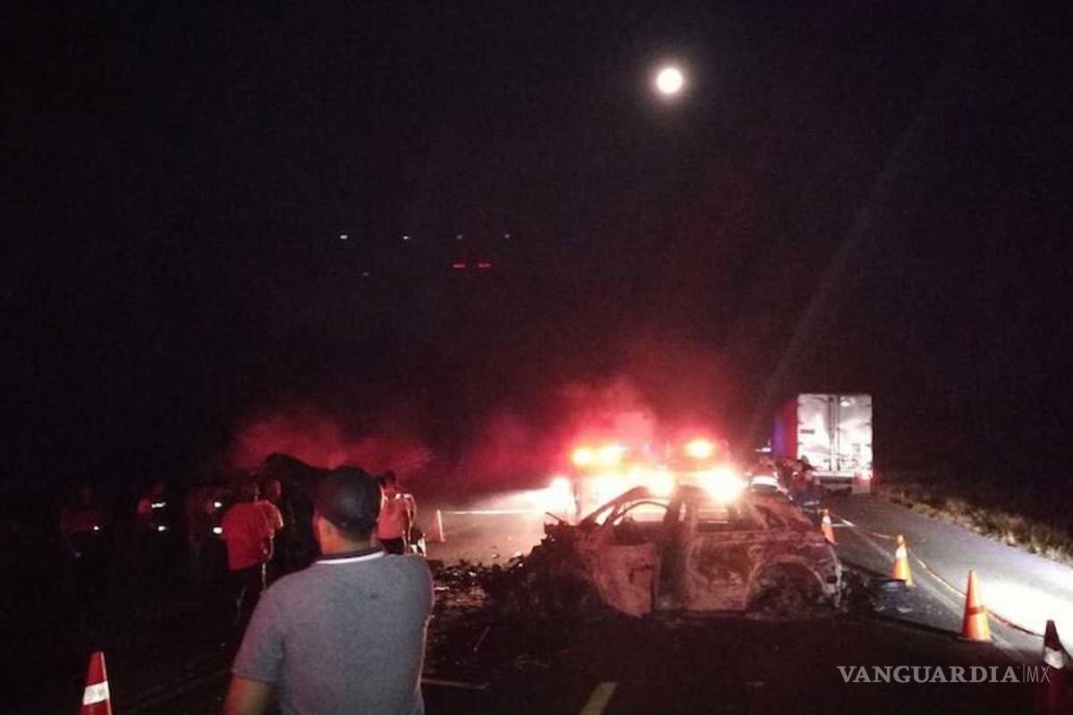 Choque deja 10 muertos en carretera de Guerrero