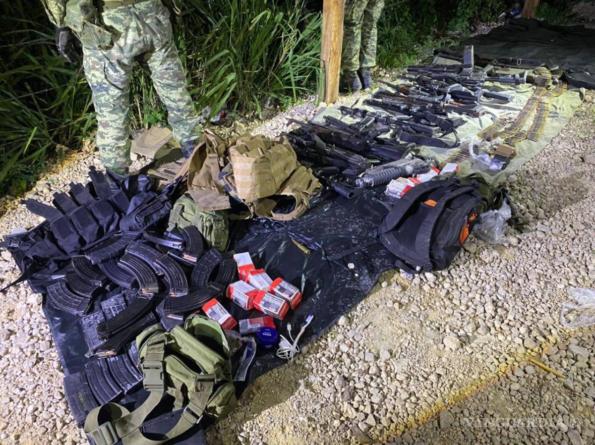 $!Sedena informó la detención de tres personas y el decomiso de armamento; mientras que pobladores se desplazaron a las montañas.