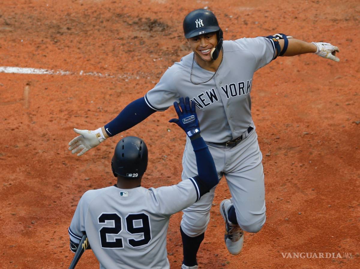 $!Aficionado golpea a pelotero de los Yanquis con pelota, tras conectar jonrón