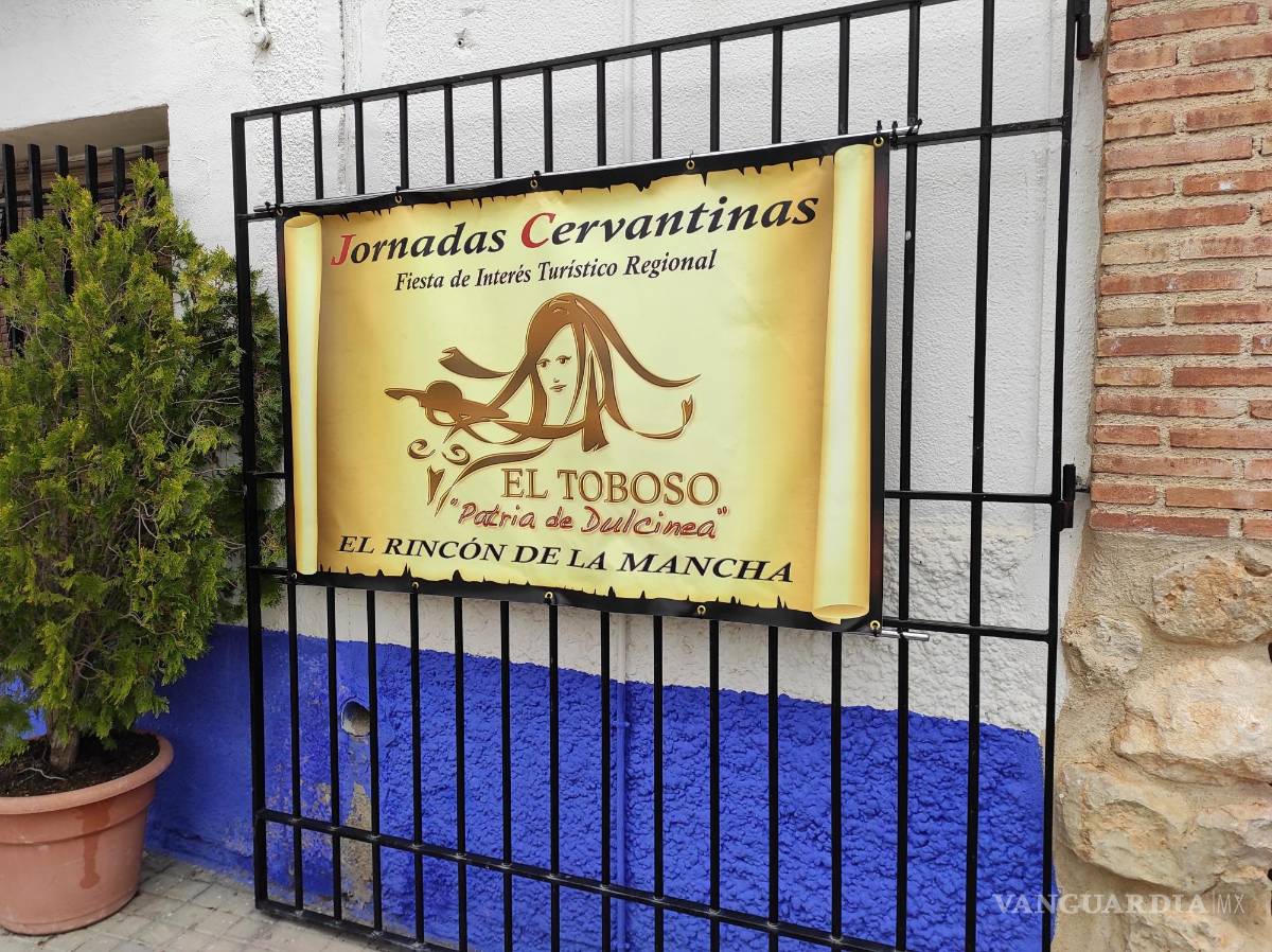 $!Las Jornadas Cervantinas se celebran en El Toboso del 23 abril al 3 de mayo. Carteles como éste, en el Rincón de la Mancha, lo recuerdan al visitante. EFE/Amalia González Manjavacas