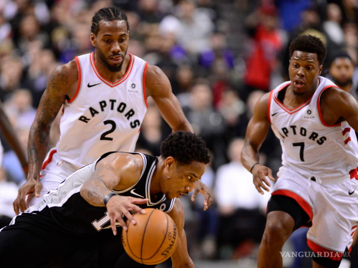 $!Kawhi Leonard aplica la ley del ex' y es el principal autor de la victoria de los Raptors sobre los Spurs