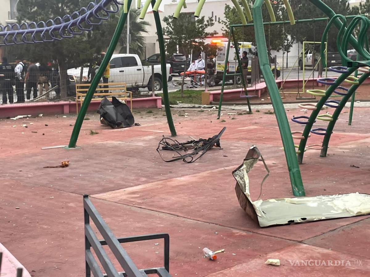 $!Diversos objetos salieron disparados en las inmediaciones de la casa.
