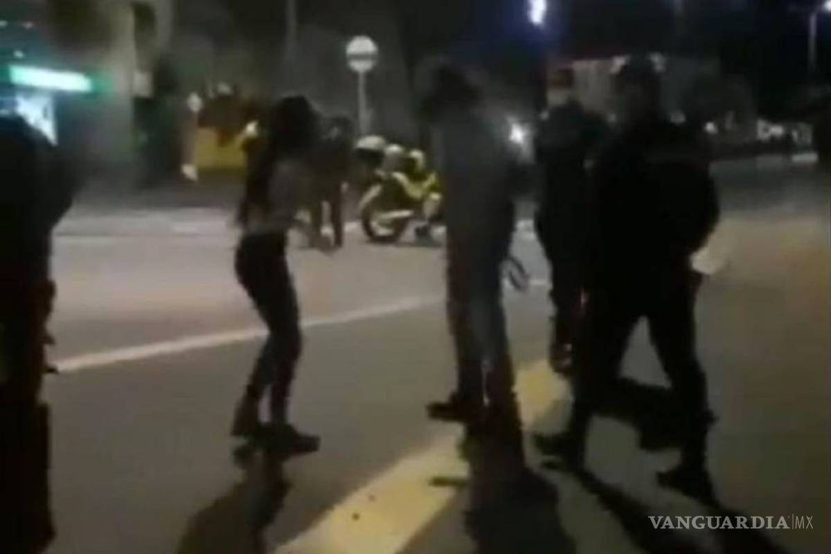 A ‘cinturonazos’ saca a su hija de manifestación “te pueden regresar en ataúd”, le advierte