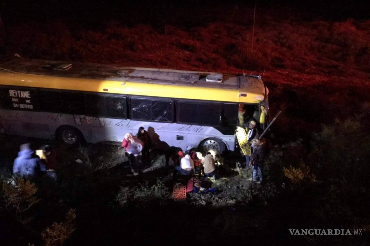 En Real de Catorce vuelca autobús turístico proveniente de Saltillo; hay 38 heridos