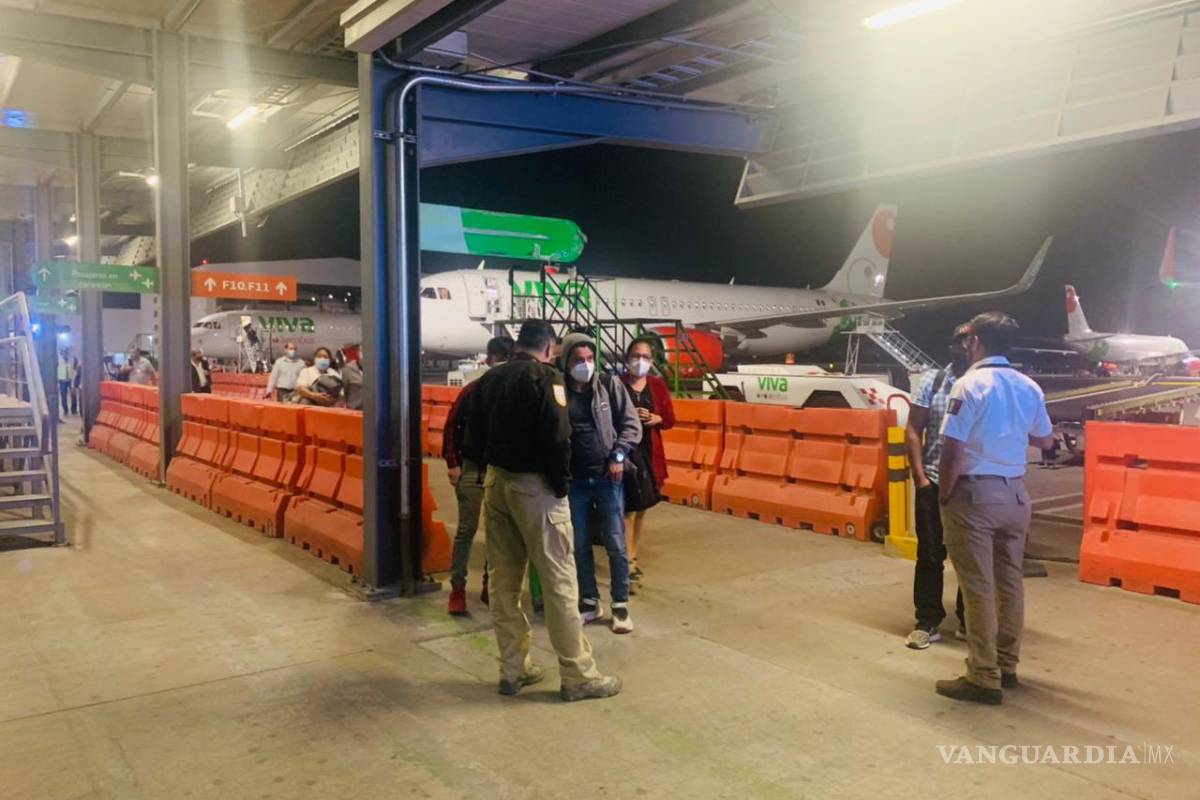 INM detiene a 95 migrantes que llegaron por avión a Monterrey