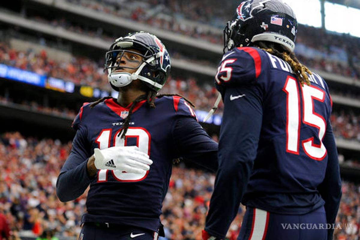 Texans aplastan a los Browns