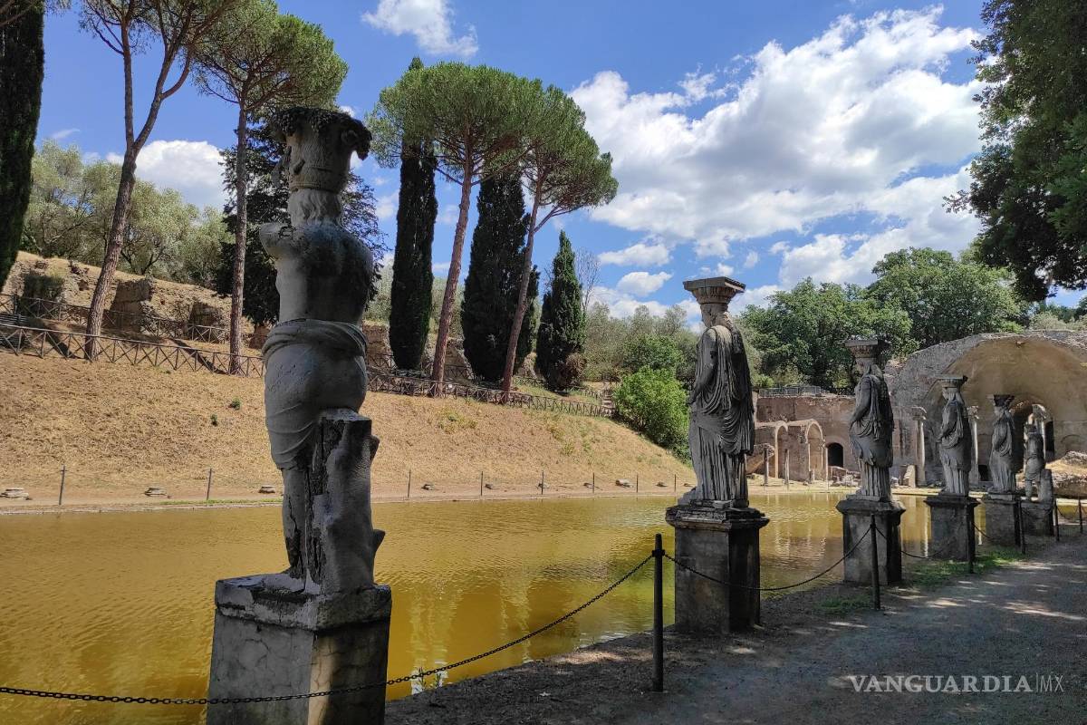 $!Villa Adriana en Tívoli. Vista parcial del enorme estanque del Conopus con las estatuas que lo bordeaban.