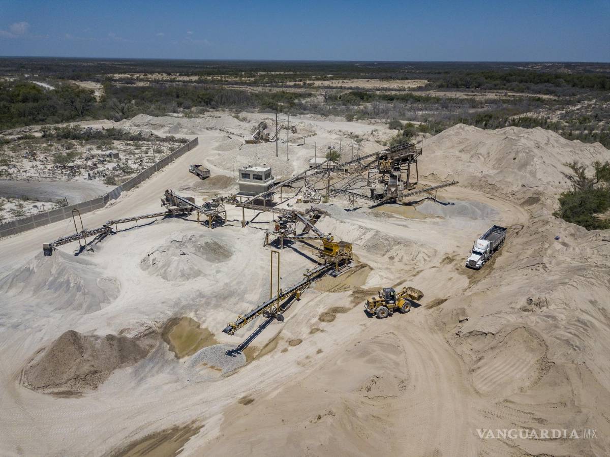 $!Las empresas extractoras sacaron material pétreo del río, produjeron y vendieron, pero no remediaron los daños.