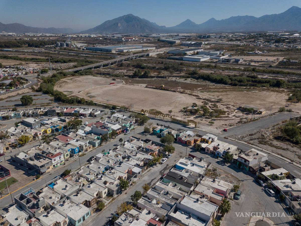 $!Aunque en total abandono, aficionados del fútbol llanero aprovechan en ocasiones el espacio.