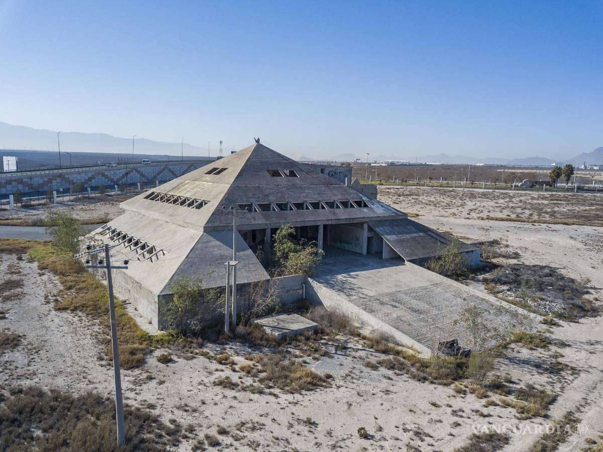 $!Por décadas este inmueble ha estado abandonado, primero serían las oficinas de la Policía Federal, después del patronato de Bomberos y recientemente se estableció que albergarán a la Guardia Nacional, sin embargo la obra sigue intacta.
