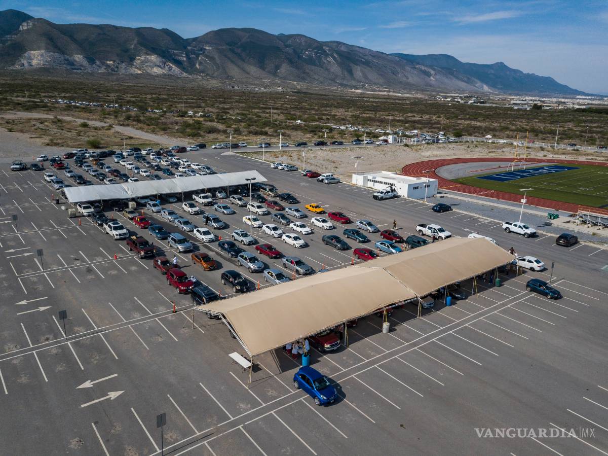 $!Retrasos y largas filas en jornada de vacunación a personas de 40 a 49 años en Saltillo