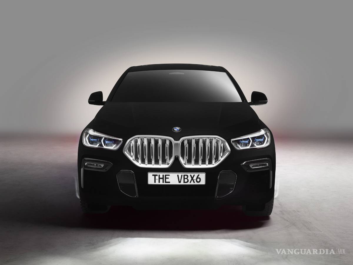 $!BMW X6 Vantablack, el auto color negro más oscuro del mundo