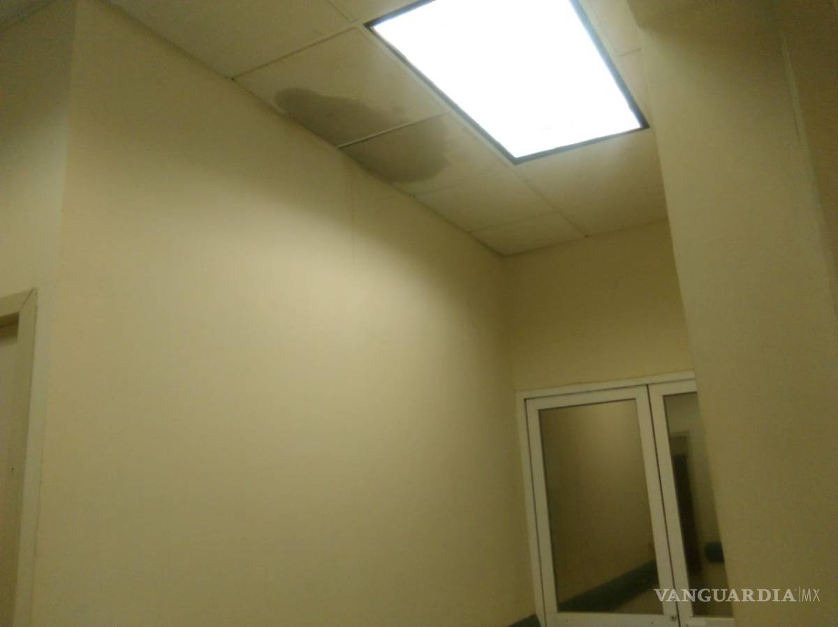 $!Lluvias revelan gran cantidad de goteras en el Centro Estatal del Adulto Mayor en Saltillo